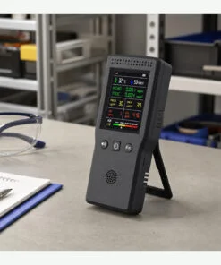 Sfeerbeeld van het zwarte handmodel op een technische werkplek